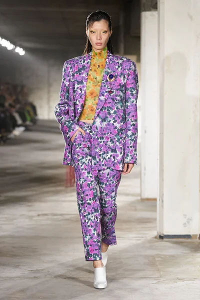 Look 50
